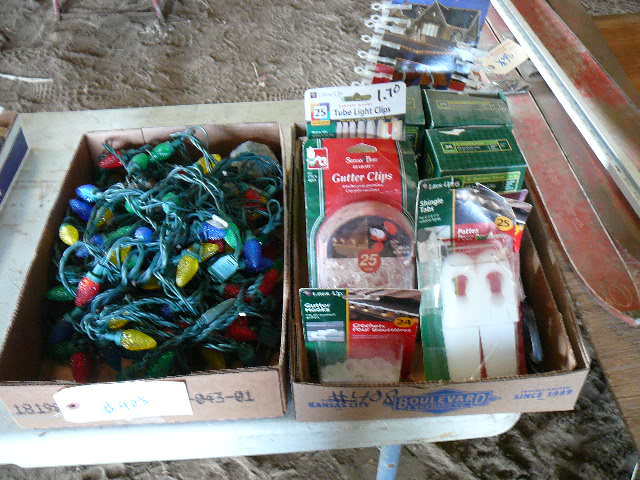 lot 408 image: Christmas Items