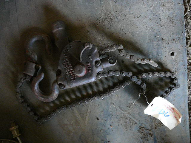 lot 426 image: Hoist Jack