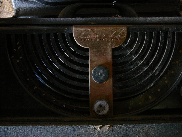 lot 437 image: Zenith Long Distance Universal Rader