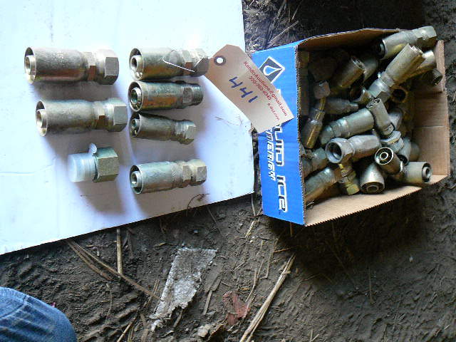 lot 442 image: Hydraulic Hose Ends