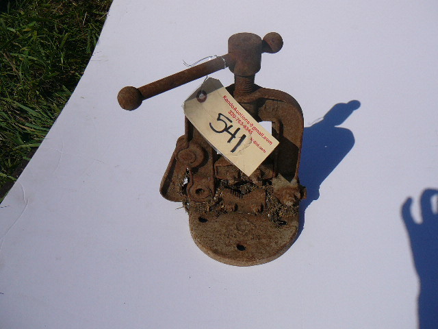 lot 541 image: Vintage Pipe Vice