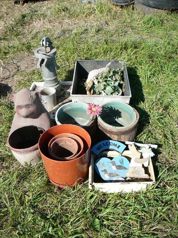 lot 546 image: Large Lot of Flower Pots
