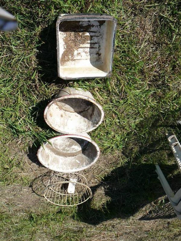 lot 547 image: Porcelain Wash Basin & Egg Crate