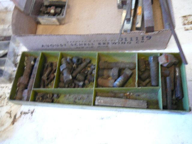 lot 569 image: Key Stock & Set Screws