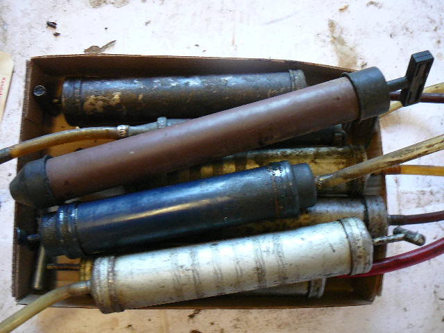 lot 577 image: Assorted Grease Guns