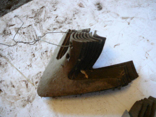 lot 581 image: Digger TeethChisel Teeth