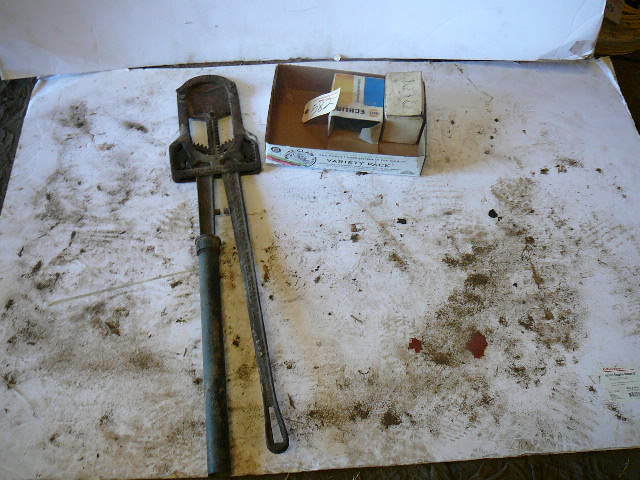 lot 582 image: Cattle Dehorner, Distributor Cap