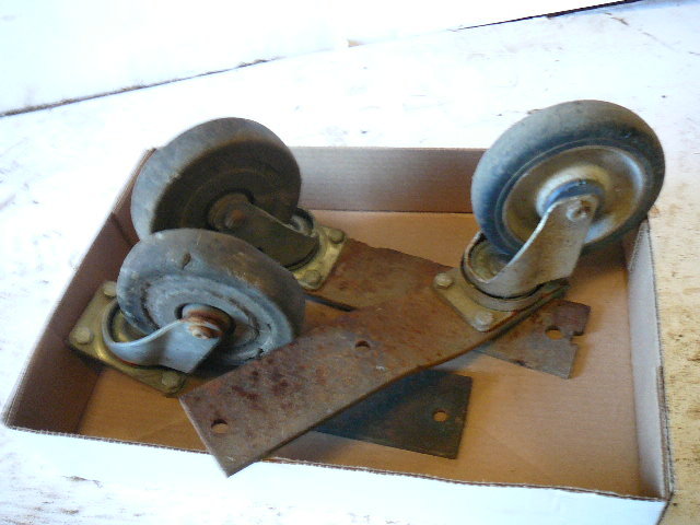 lot 583 image: Caster Wheels