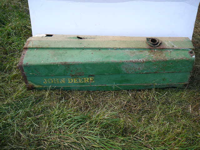 lot 593 image: John Deere Tractor Hood