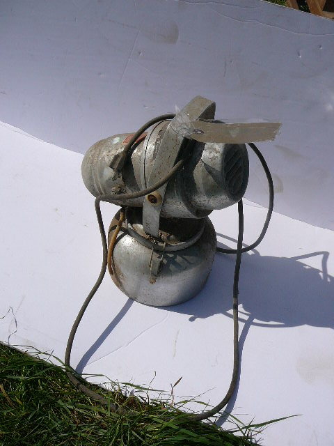 lot 594 image: Barn Fogger