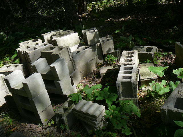 lot 599 image: Cement and Landscaping Blocks