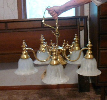 lot 605 image: 5-Light Chandelier