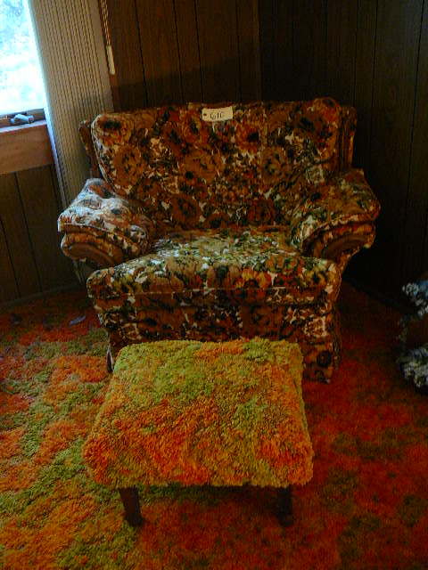 lot 610 image: Flowered Print Chair & Foot Rest