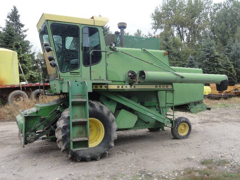 lot 499 image: John Deere 6600 Combine