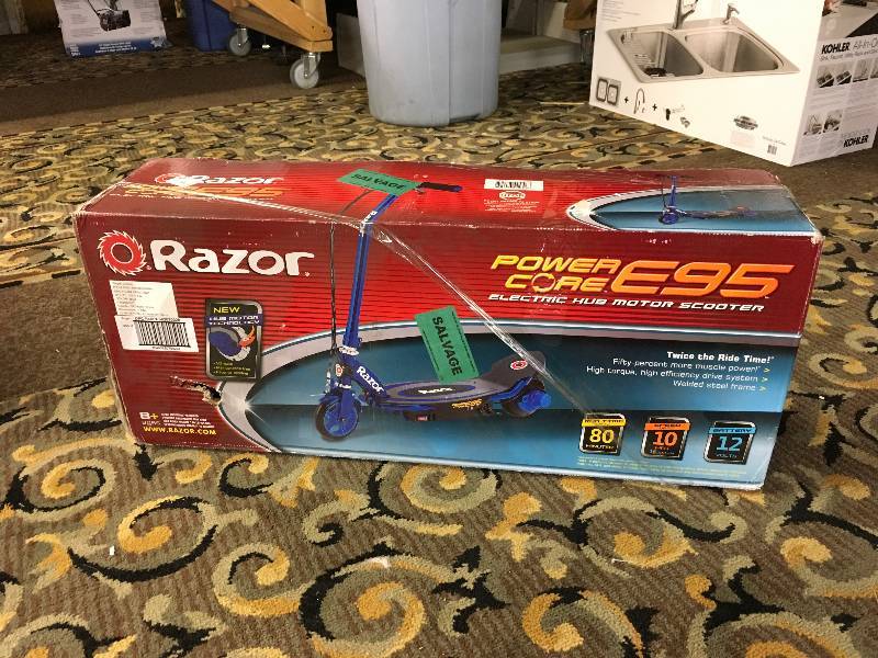 lot 74 image: Razor E95 Scooter, Retail $119.99