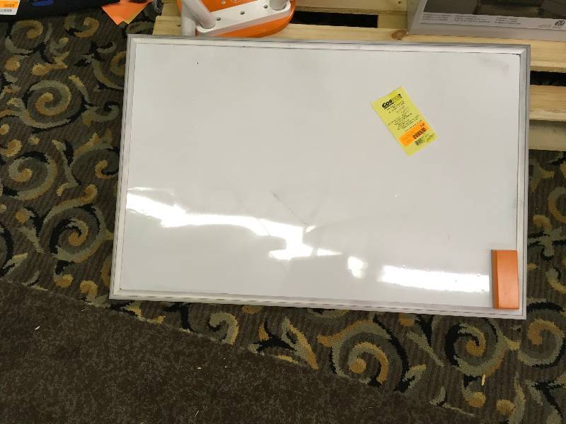 lot 100 image: Dry Erase Board, Retail $19.99