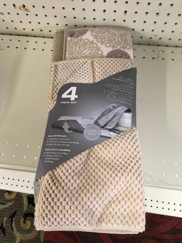 lot 107 image: Microfiber Drying Mats, Retail $9.99