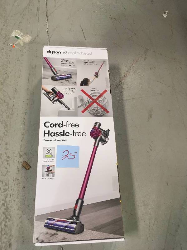 lot 25 image: Dyson V7 Motorhead Cordless Vacuum - 227591-01 in good conditions