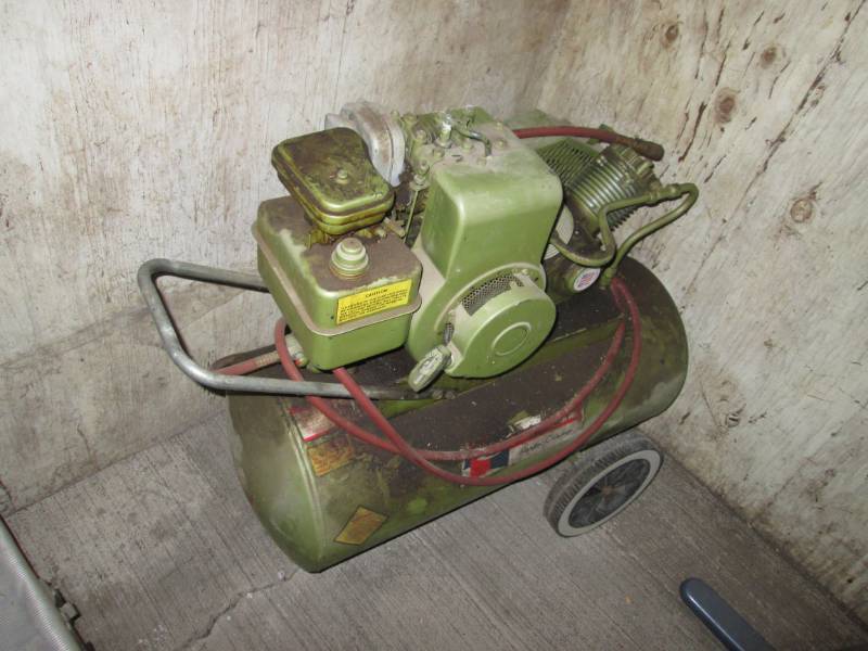 lot 5 image: Mapion gas engine portable air comp...