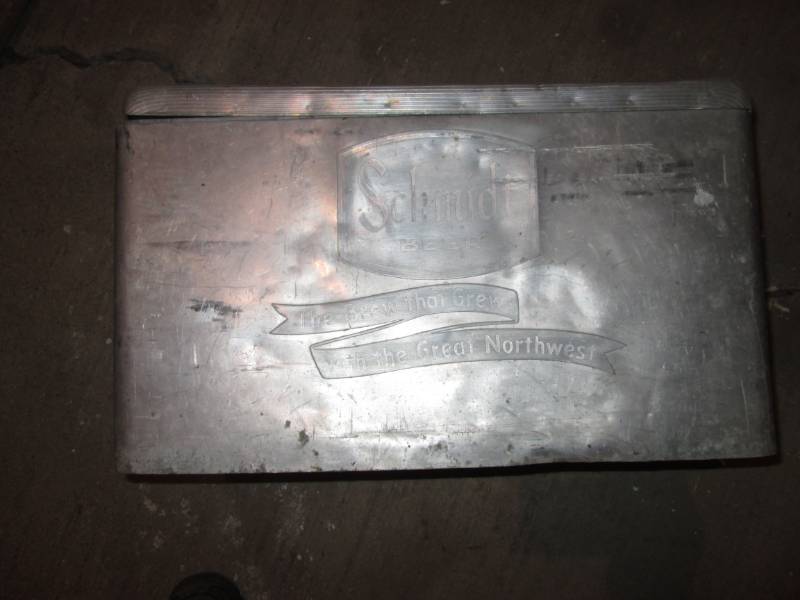 lot 6 image: Schmidt beer aluminum ice chest...