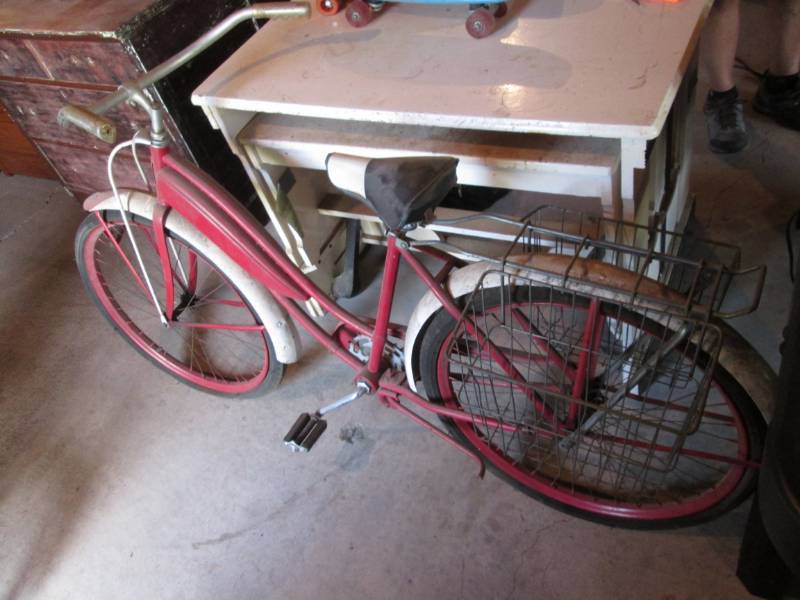lot 17 image: J.C. Higgins antique bycycle...