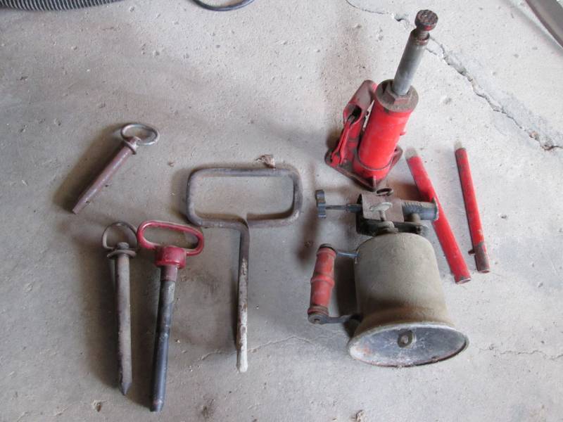 lot 37 image: Antique blow torchhydralic jackmi...