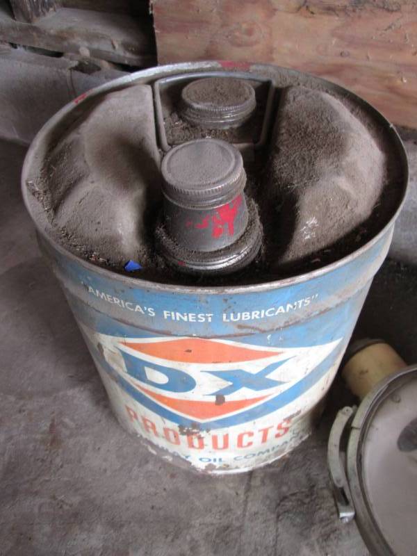 lot 41 image: Vintage DX 5 gal canoutdoor light ...