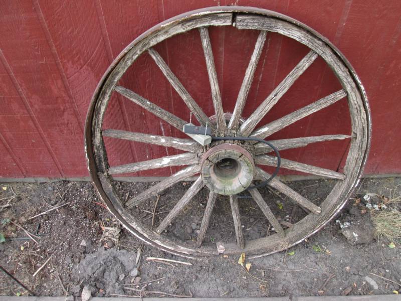 lot 48 image: Antique wooden wagon wheel...
