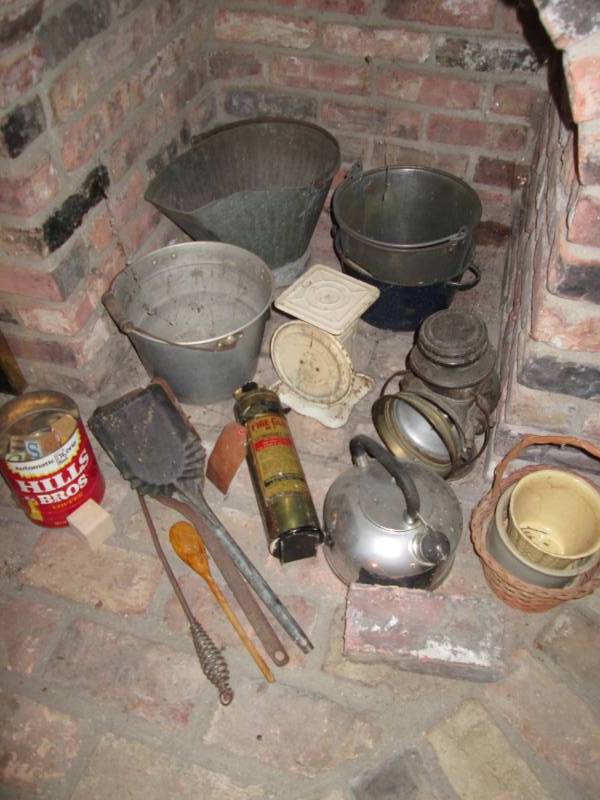 lot 79 image: Antiquevintage items...