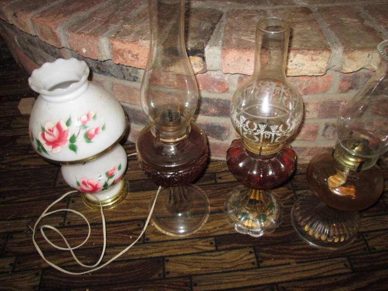 lot 86 image: 2 antique oil lanters1 electic lan...