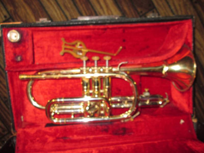 lot 88 image: Trumpet with case...