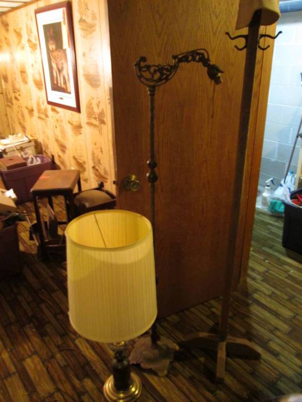 lot 104 image: 2 lamps and oak coat rack...