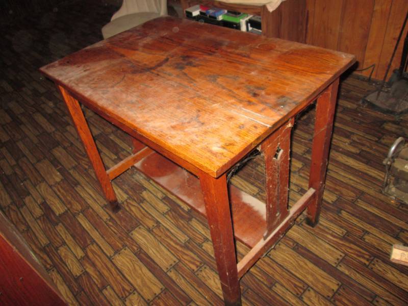 lot 107 image: Small oak table...