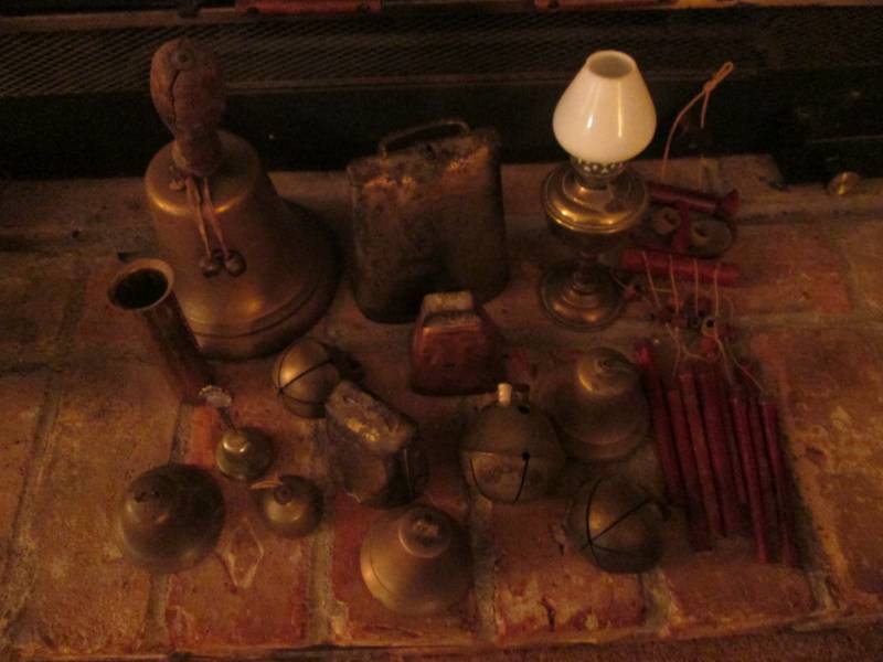 lot 117 image: Antique bells & wind chime...