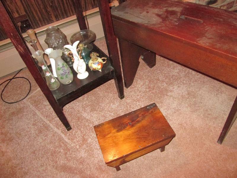 lot 128 image: Lamp stand with lampsitting bench ...