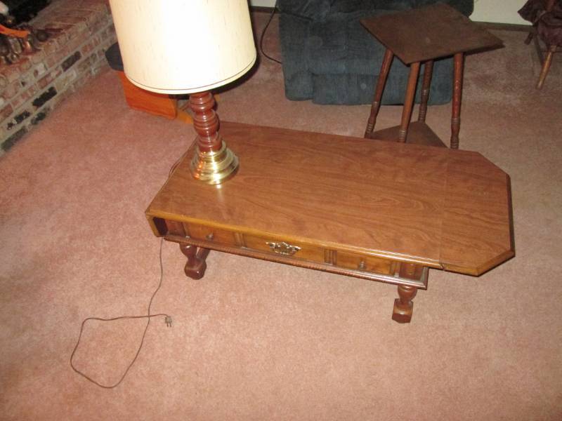 lot 132 image: Dropleaf coffee table with lamppla...