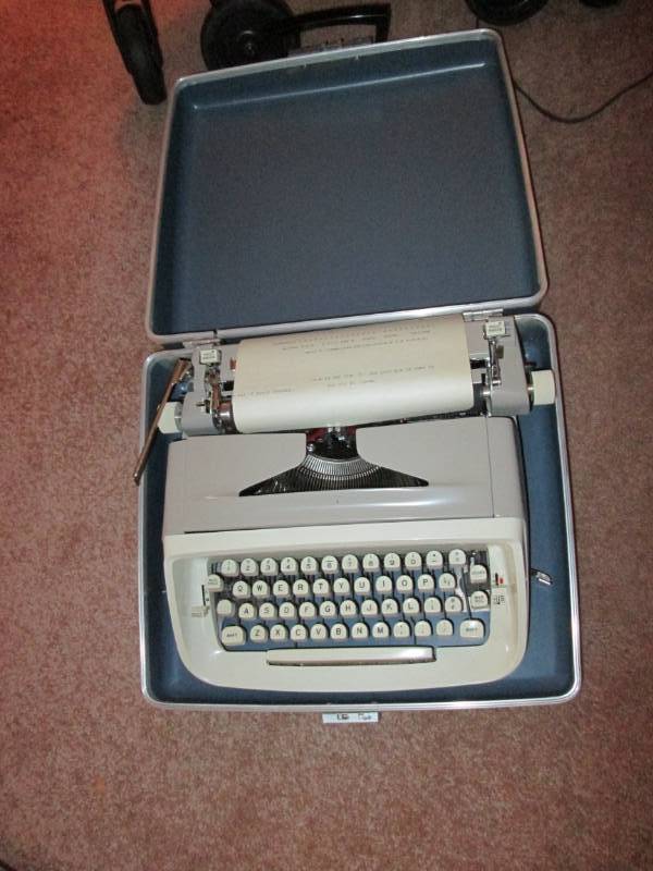 lot 137 image: Antique Royal manual typewriter...