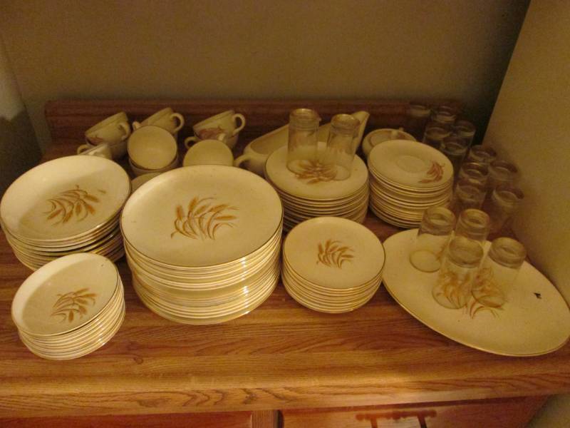 lot 144 image: Golden Wheat diner ware set - 22K G...