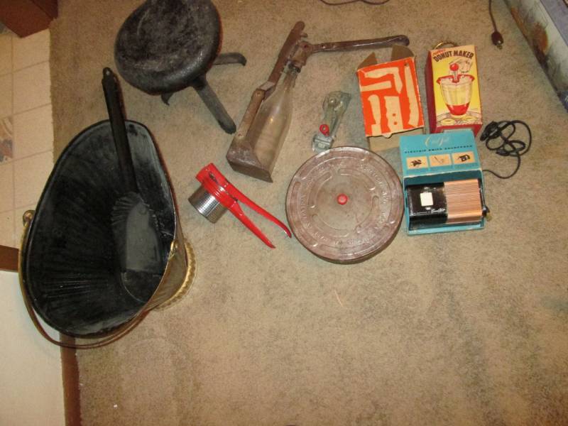 lot 151 image: Vintageantique housewares...