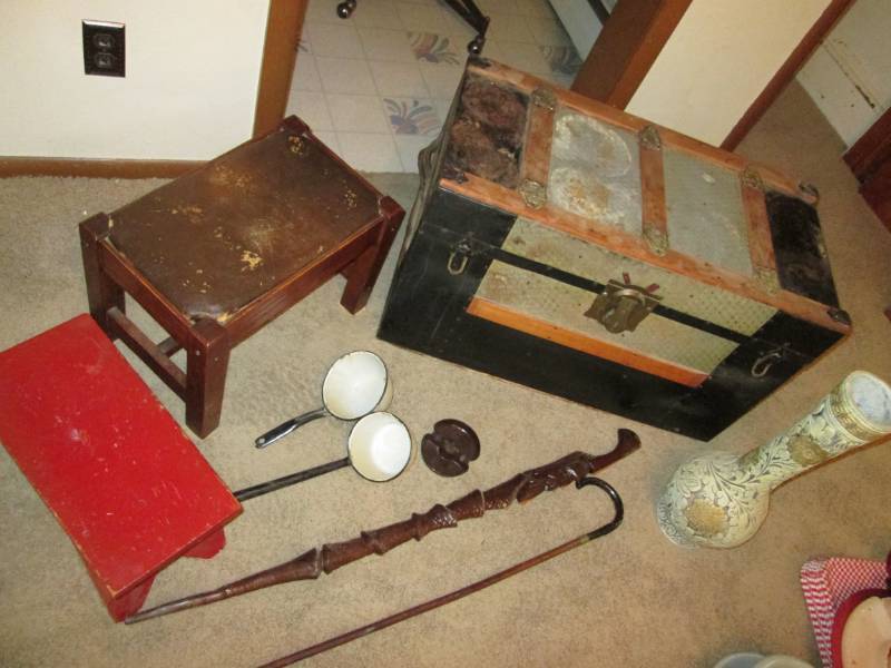 lot 158 image: Trunkstoolscanes...