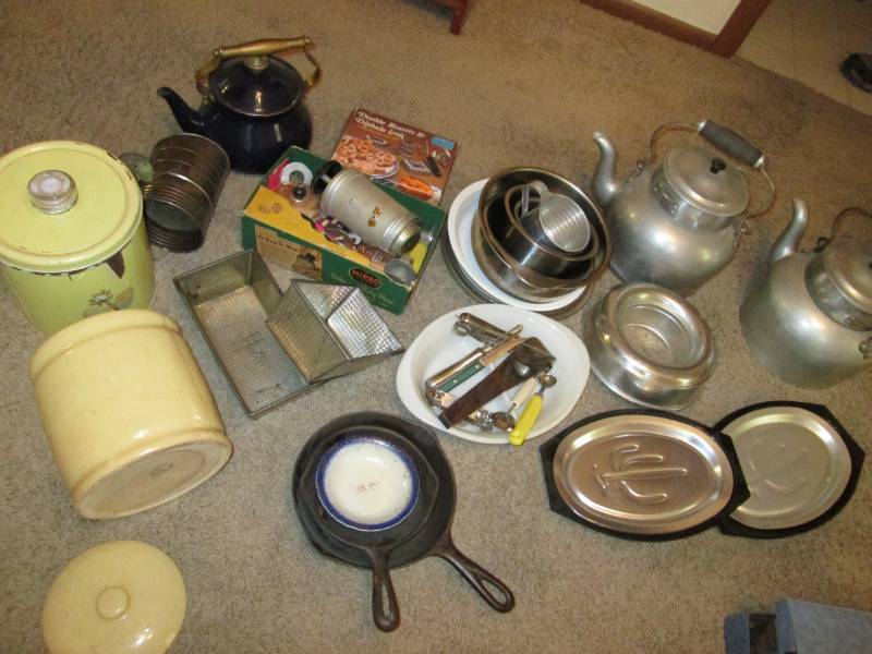 lot 160 image: Misc. dishware1 Red Wing crockmet...