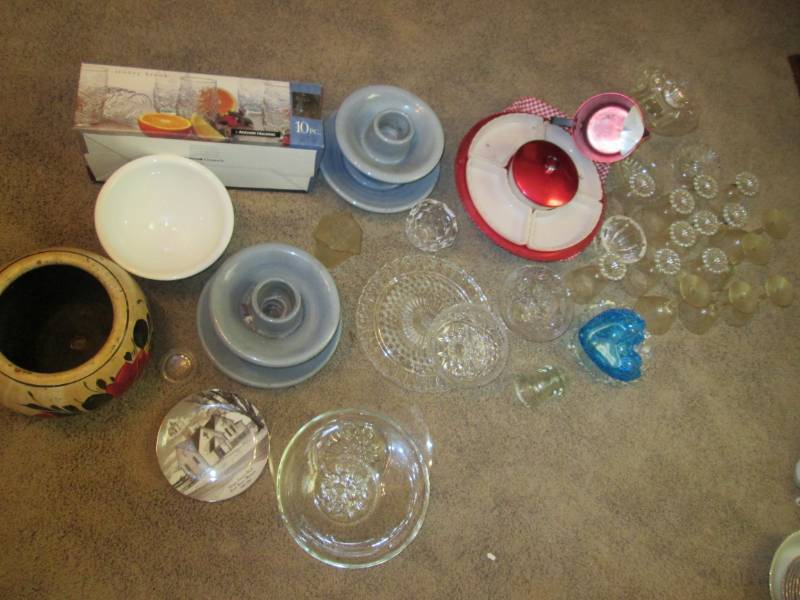 lot 162 image: Misc. glass & dishware2 antique bl...