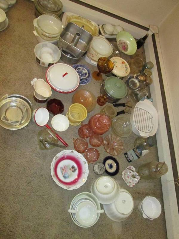 lot 163 image: Misc. glass dishware...