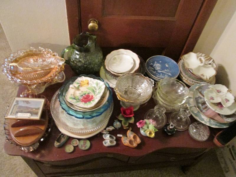 lot 169 image: Misc. glasswarenick naks...