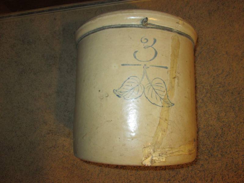 lot 186 image: 3 gal crock...
