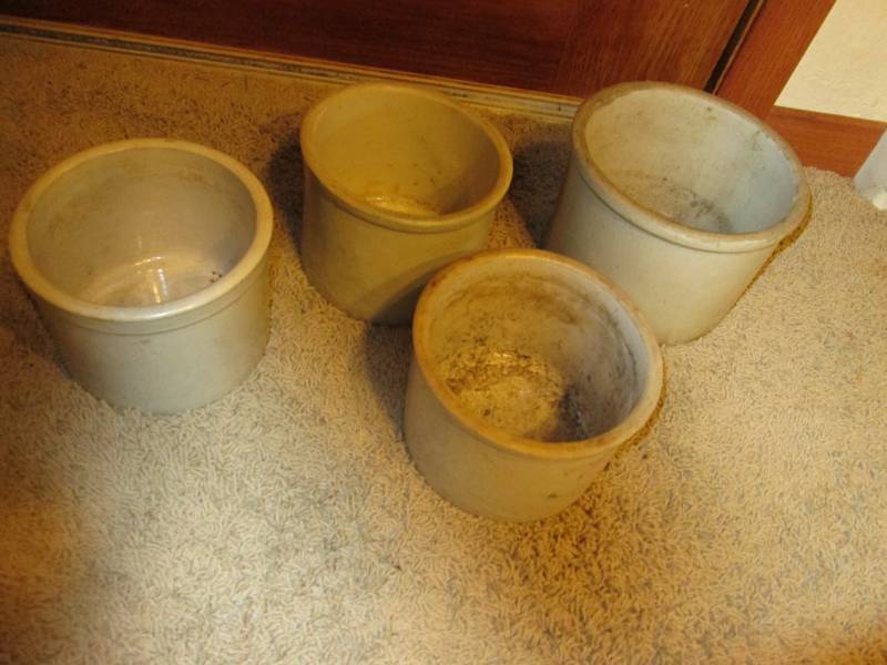 lot 190 image: 4 small misc. crocks...
