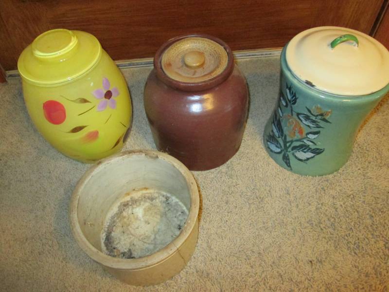 lot 192 image: 1 small crock and misc. cookie jars...