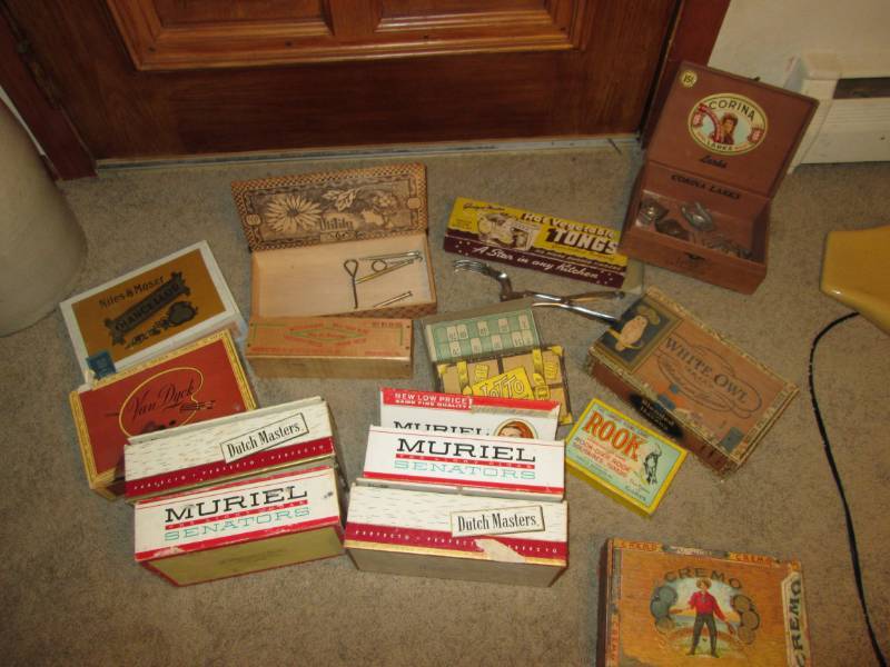 lot 198 image: Misc. cigar boxesgamesbelt buckle...