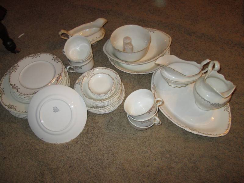 lot 222 image: Pope Gosser china set...