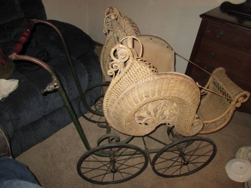 lot 224 image: Antique buggy ...